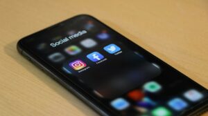 Scopri di più sull'articolo Contenuti generati dagli utenti (UGC): perché sono così importanti nel 2025?