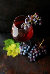 Scopri di più sull'articolo Dalla vigna al bicchiere: il viaggio del vino