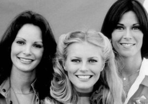 Scopri di più sull'articolo Charlie’s Angels, la rivoluzione in tacchi alti: tutto sulla serie simbolo degli anni ’70