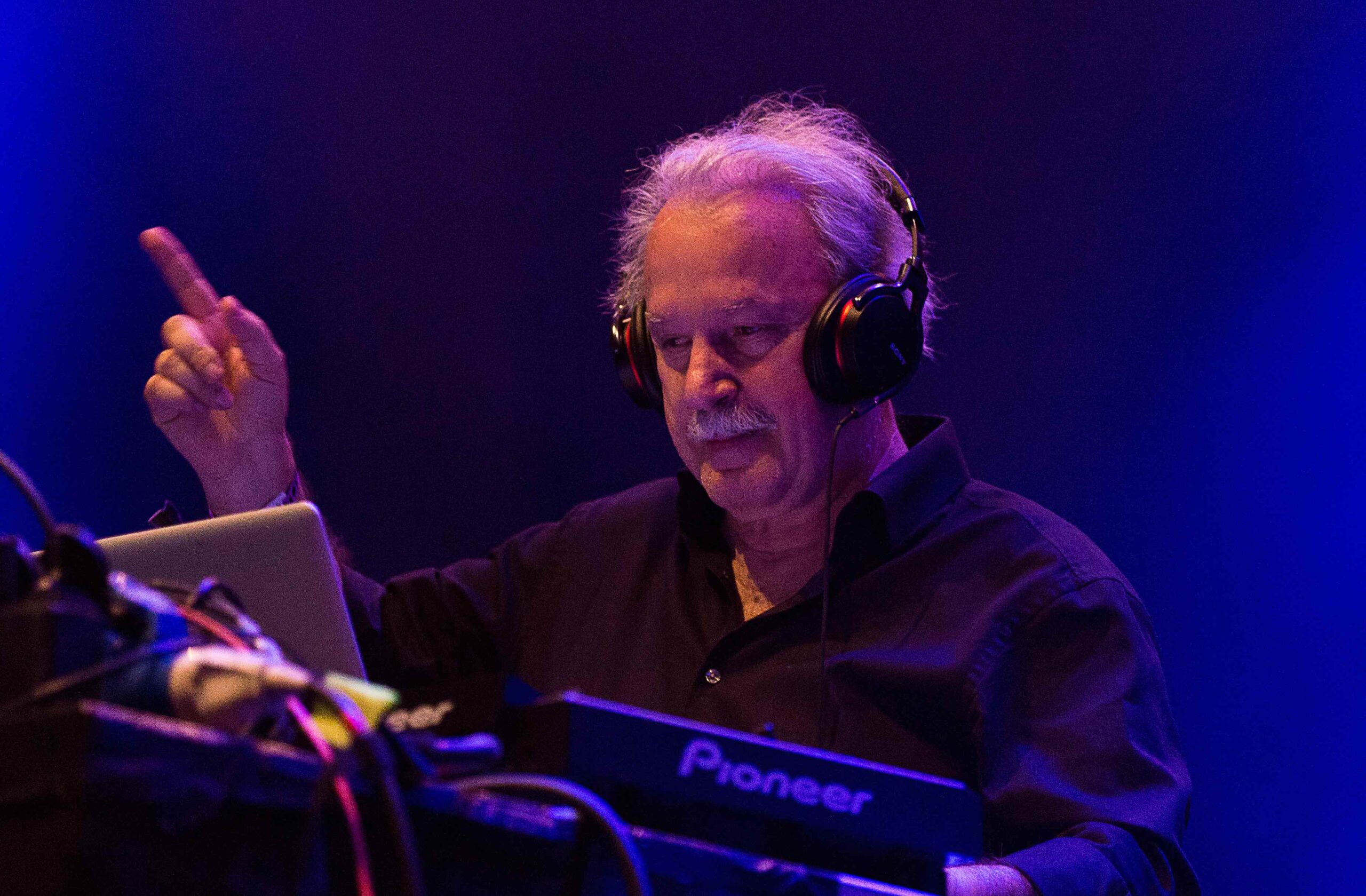 Scopri di più sull'articolo Giorgio Moroder e il suono che accese gli anni ’80